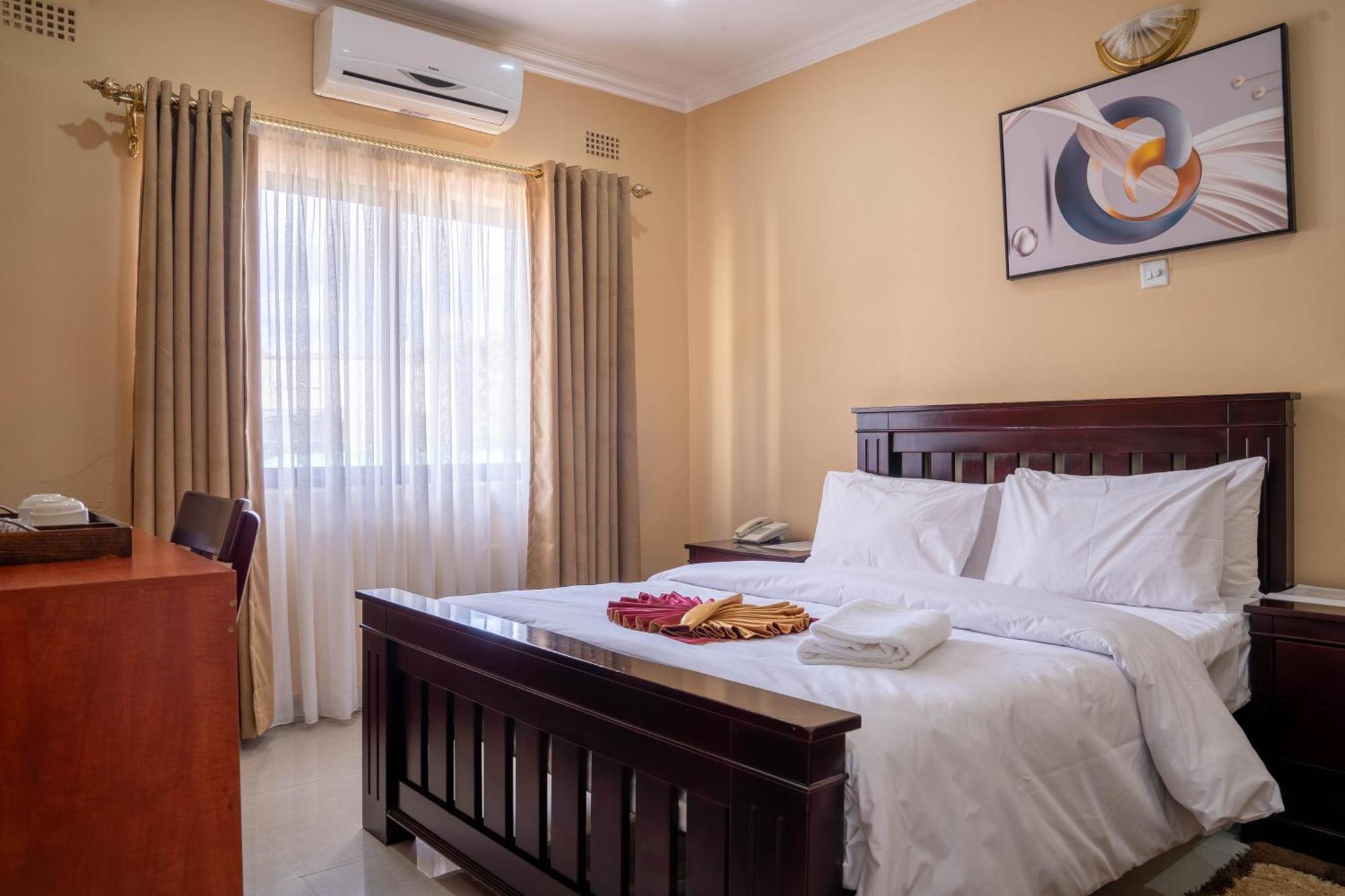 Nyamfinzi Hotel Chipata エクステリア 写真