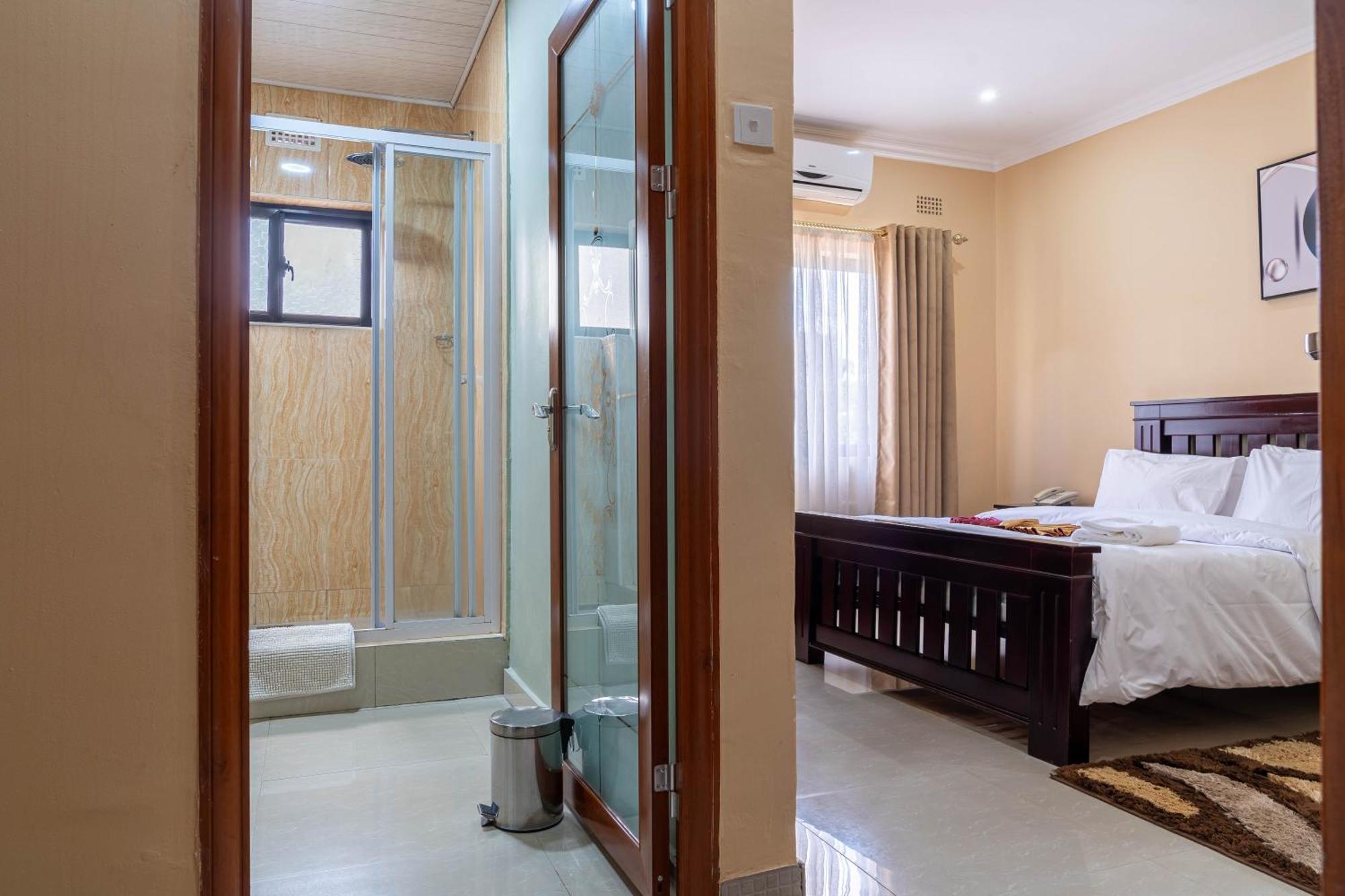 Nyamfinzi Hotel Chipata エクステリア 写真