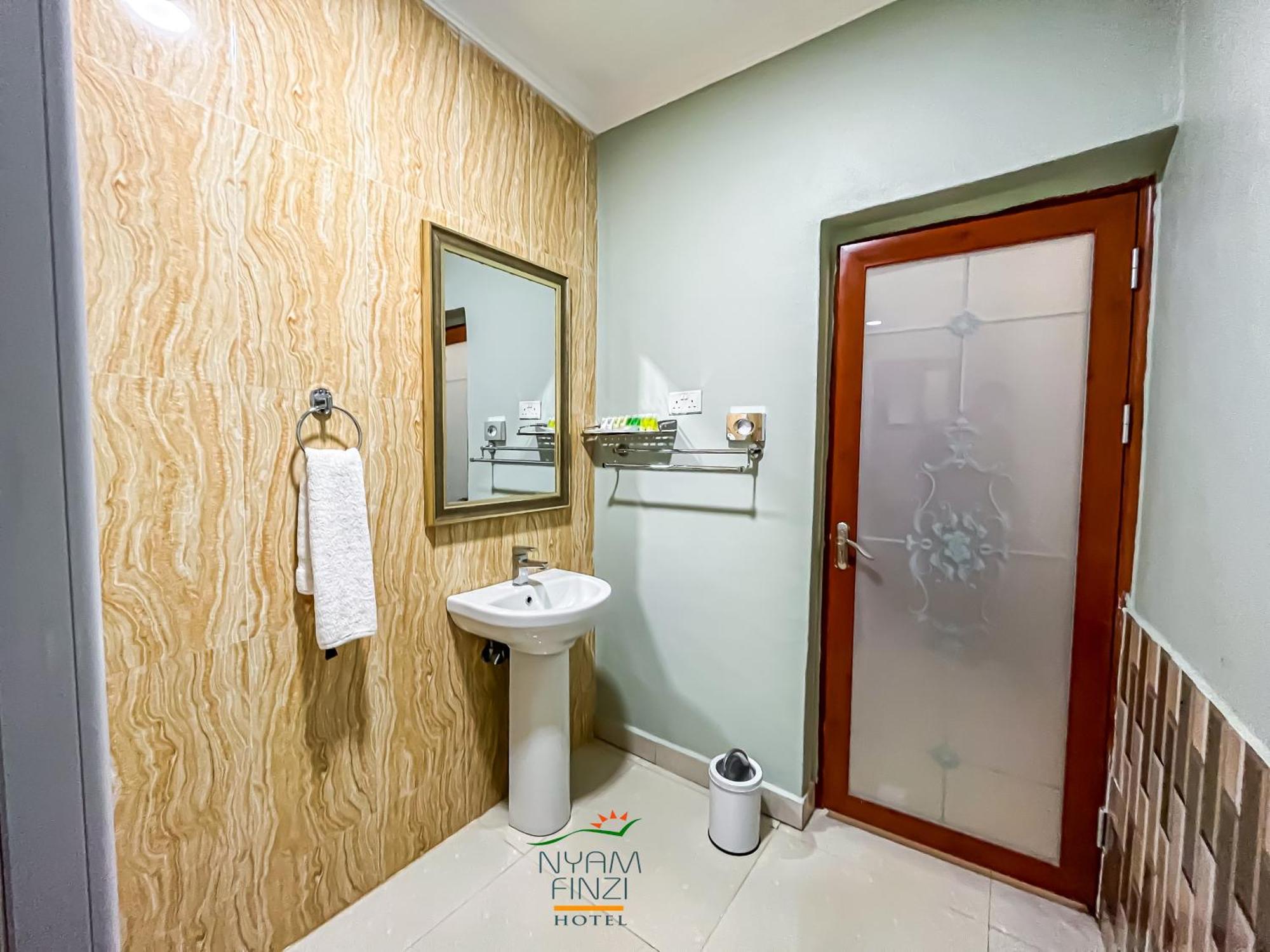 Nyamfinzi Hotel Chipata エクステリア 写真