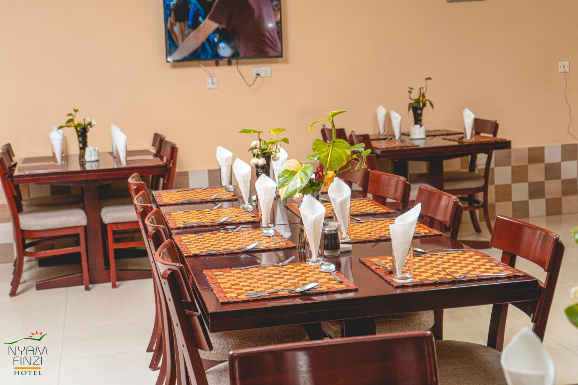 Nyamfinzi Hotel Chipata エクステリア 写真